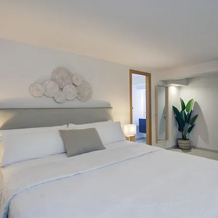 Perfect Getaway Steps From The And Old Town *